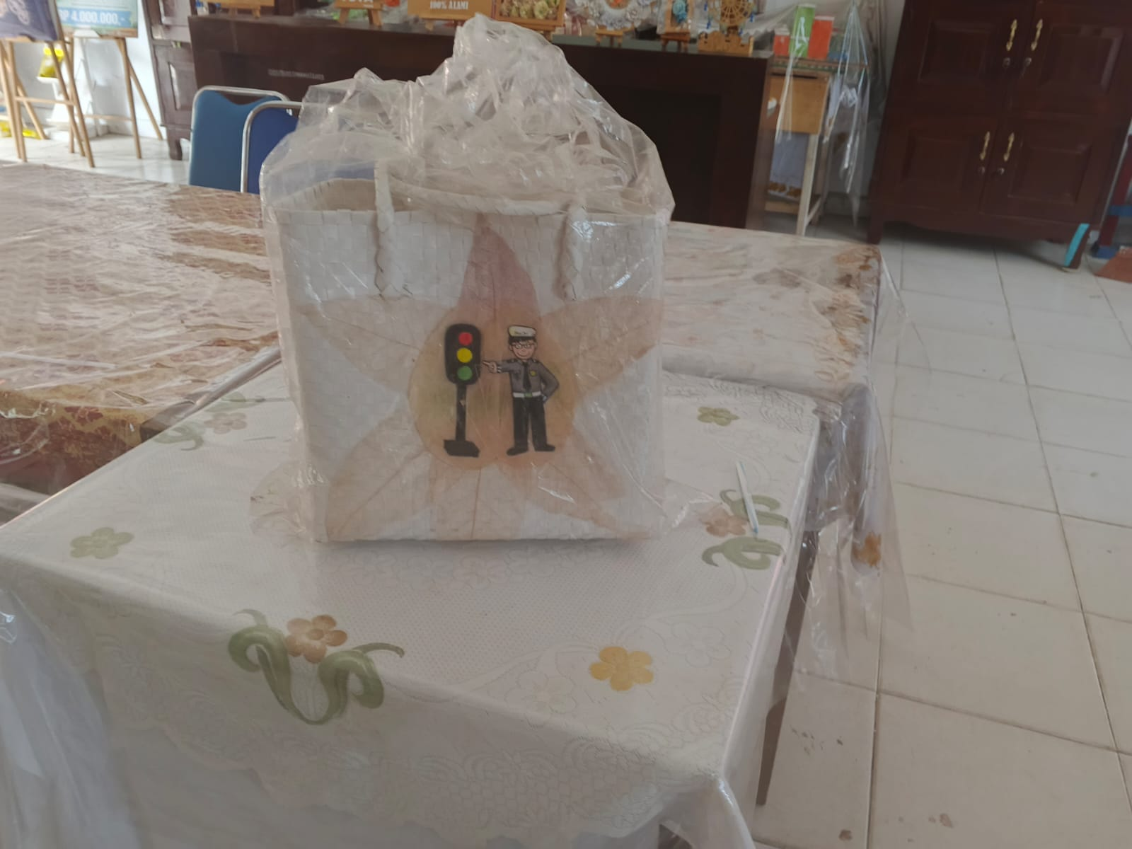 Karya kriya dan produk pendukung kegiatan komunitas